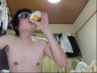 (07/03)eating Uncluttered Hamburger Space Fully Drinking Beer